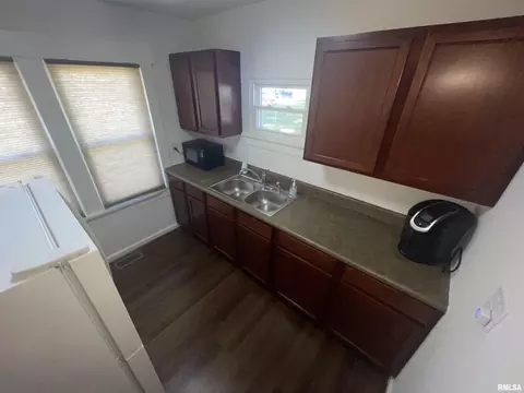 Kitchen - 1816 N Peoria Rd, Springfield, IL 62702 photo 1 of 2