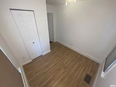 Bedroom - 1816 N Peoria Rd, Springfield, IL 62702 photo 2 of 4