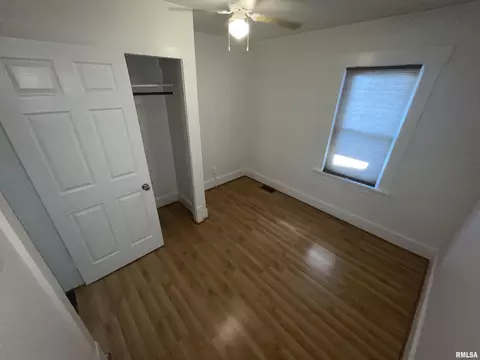 Bedroom - 1816 N Peoria Rd, Springfield, IL 62702 photo 3 of 4