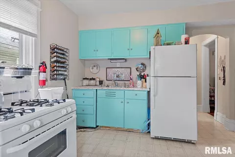 Kitchen - 826 S Walnut St, Springfield, IL 62704 photo 3 of 3