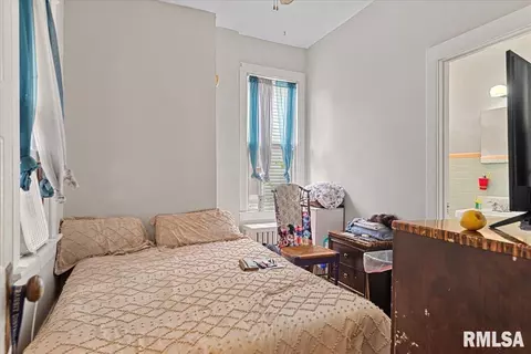 Bedroom - 826 S Walnut St, Springfield, IL 62704 photo 3 of 5