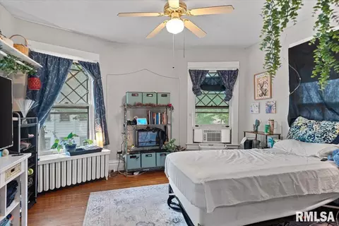 Bedroom - 826 S Walnut St, Springfield, IL 62704 photo 4 of 5