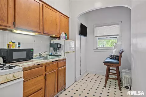 Kitchen - 826 S Walnut St, Springfield, IL 62704 photo 2 of 3