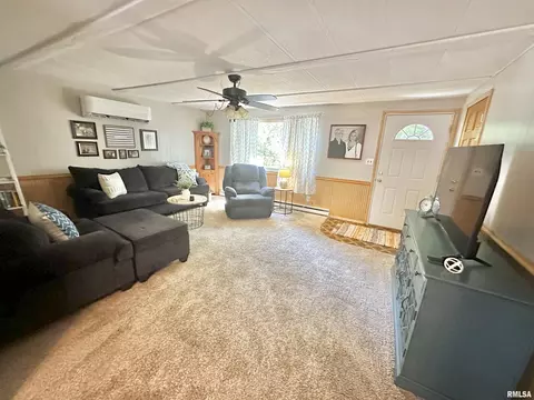 Living - 403 12 Jared St, Abingdon, IL 61410 photo 4 of 5