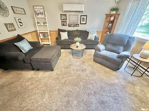 Living - 403 12 Jared St, Abingdon, IL 61410 photo 3 of 5