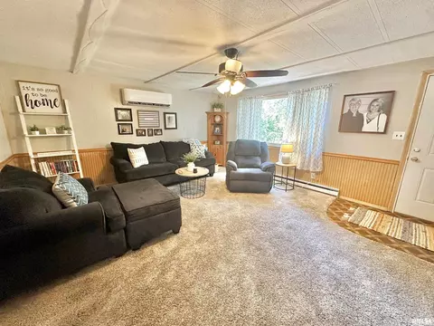 Living - 403 12 Jared St, Abingdon, IL 61410 photo 1 of 5