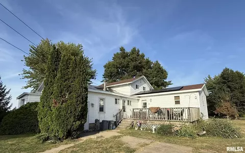 22 Knox Rd 1800 N, Galesburg, IL 61401