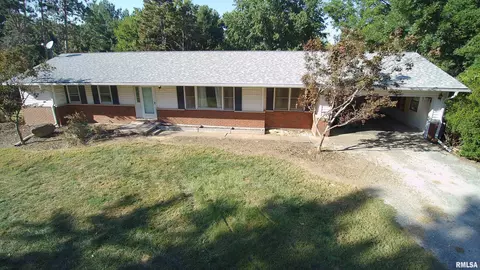 2538 Loami Rd, Jacksonville, IL 62650