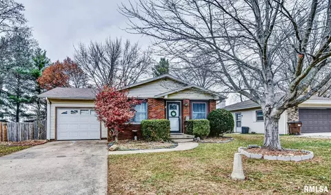 709 E Heights Ave, Taylorville, IL 62568