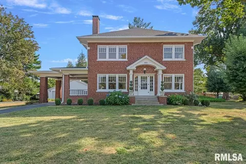 1835 Mound Rd, Jacksonville, IL 62650