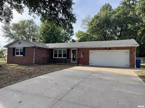 3909 Pine Tree Rd, Quincy, IL 62305