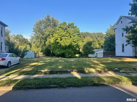729 S West St, Jacksonville, IL 62650