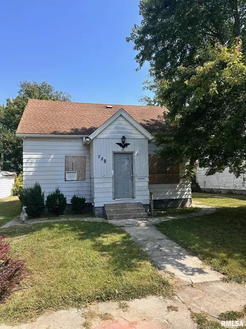 728 N East St, Jacksonville, IL 62650