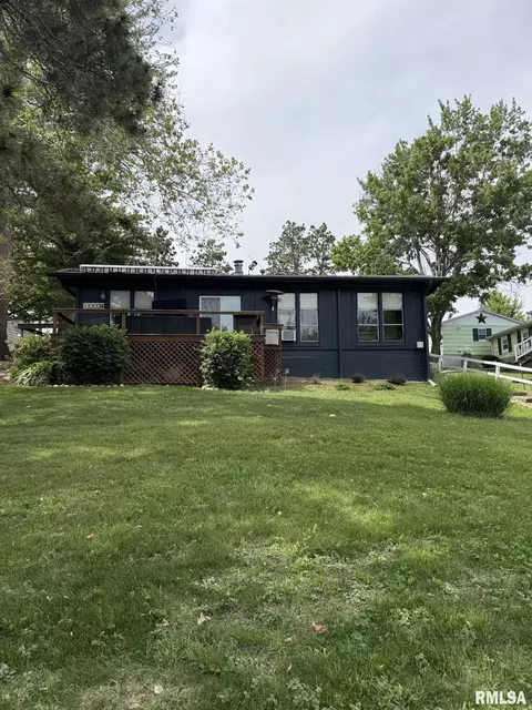 26 Lake Warren Dr, Monmouth, IL 61462