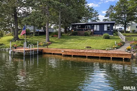 26 Lake Warren Dr, Monmouth, IL 61462