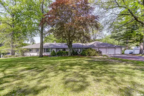 81 Island Bay Ln, Springfield, IL 62712
