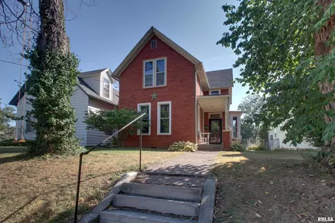 607 S 17th St, Quincy, IL 62301
