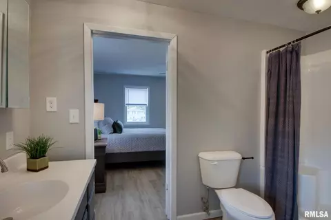 Bath - 312 W York St, Camp Point, IL 62320 photo 1 of 2