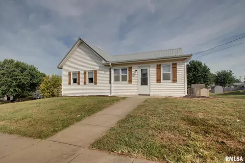 312 W York St, Camp Point, IL 62320