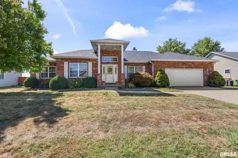 1620 Chancelor Pl, Chatham, IL 62629