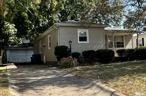 1095 N West St, Galesburg, IL 61401