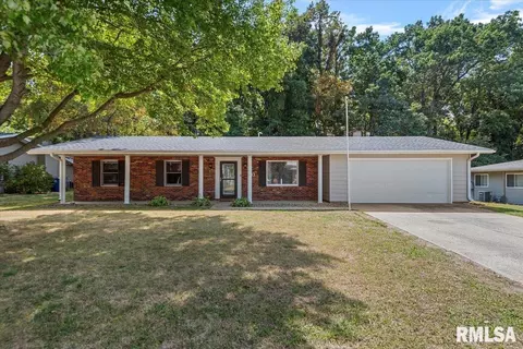 40 Woods Mill Rd, Sherman, IL 62684