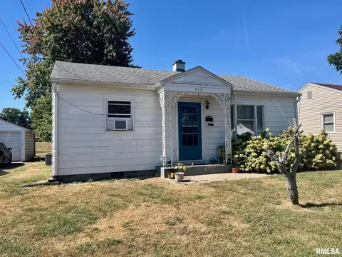 913 Hawley Ave, Taylorville, IL 62568