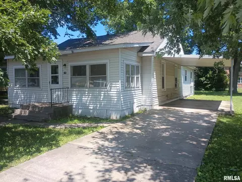 218 S Henrietta St, Divernon, IL 62530