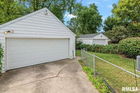 Exterior - 2240 E Keys Ave, Springfield, IL 62702 photo 3 of 7