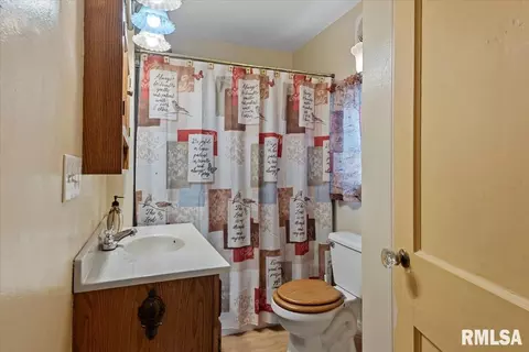 Bath - 2240 E Keys Ave, Springfield, IL 62702 photo 1 of 1
