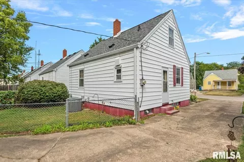 Exterior - 2240 E Keys Ave, Springfield, IL 62702 photo 4 of 7