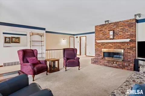 2104 Sunstone Ct, Springfield, IL 62704 photo 6