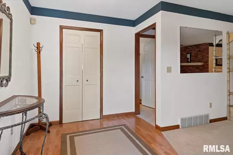 2104 Sunstone Ct, Springfield, IL 62704 photo 4
