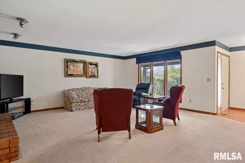 2104 Sunstone Ct, Springfield, IL 62704 photo 8