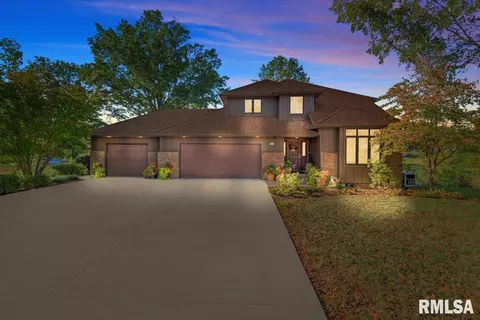 12 Wedgewood Ct, Taylorville, IL 62568