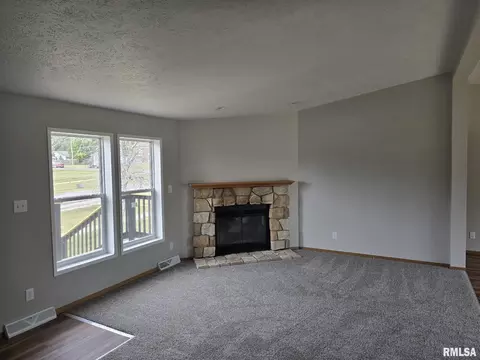 740 Broadway St, Hamilton, IL 62341 photo 2