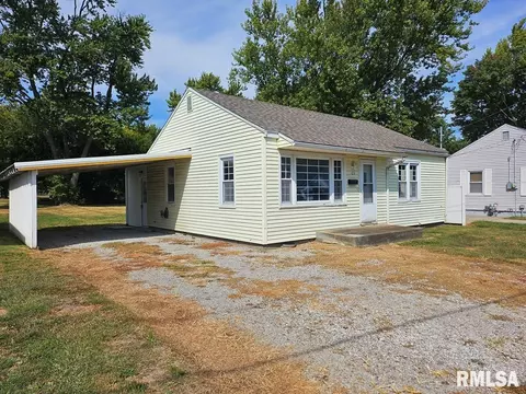 123 N Hobson St, Virden, IL 62690