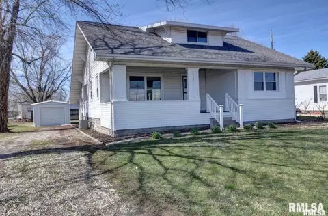 1437 N Webster St, Taylorville, IL 62568