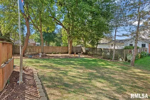 Exterior - 6401 Raintree Pl, Springfield, IL 62712 photo 4 of 11