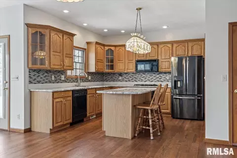 Kitchen - 6401 Raintree Pl, Springfield, IL 62712 photo 2 of 3