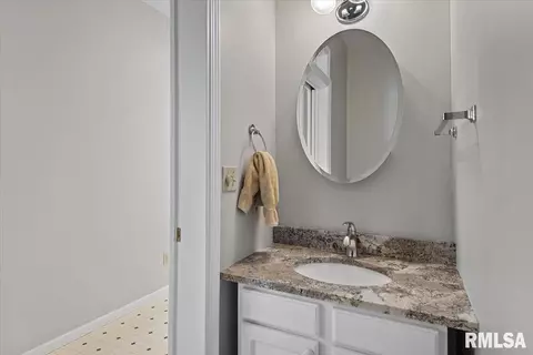 Bath - 6401 Raintree Pl, Springfield, IL 62712 photo 1 of 7