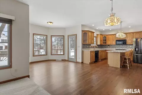 Living - 6401 Raintree Pl, Springfield, IL 62712 photo 8 of 11