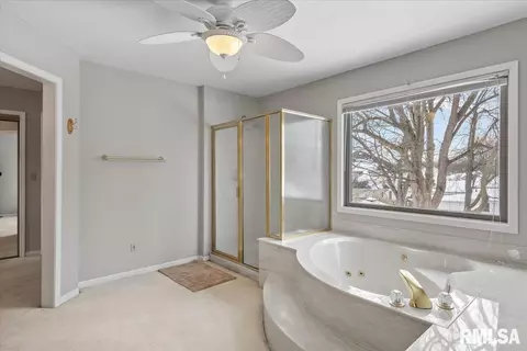 Bath - 6401 Raintree Pl, Springfield, IL 62712 photo 5 of 7