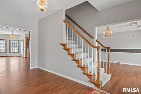 Entry Way - 6401 Raintree Pl, Springfield, IL 62712 photo 2 of 6