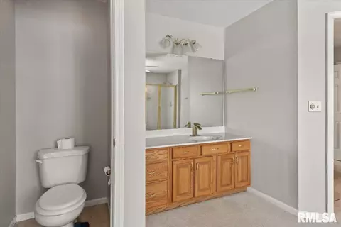 Bath - 6401 Raintree Pl, Springfield, IL 62712 photo 6 of 7