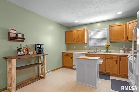 3020 Lakeshire Dr, Springfield, IL 62707 photo 8