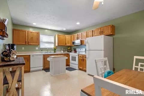 3020 Lakeshire Dr, Springfield, IL 62707 photo 6