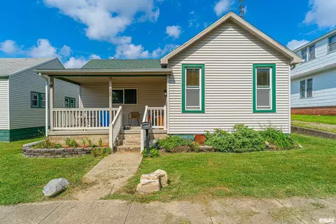 522 3rd St, Lincoln, IL 62656