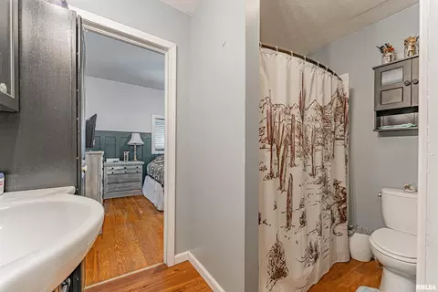 Bath - 522 3rd St, Lincoln, IL 62656 photo 2 of 2