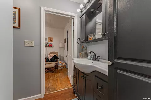 Bath - 522 3rd St, Lincoln, IL 62656 photo 1 of 2